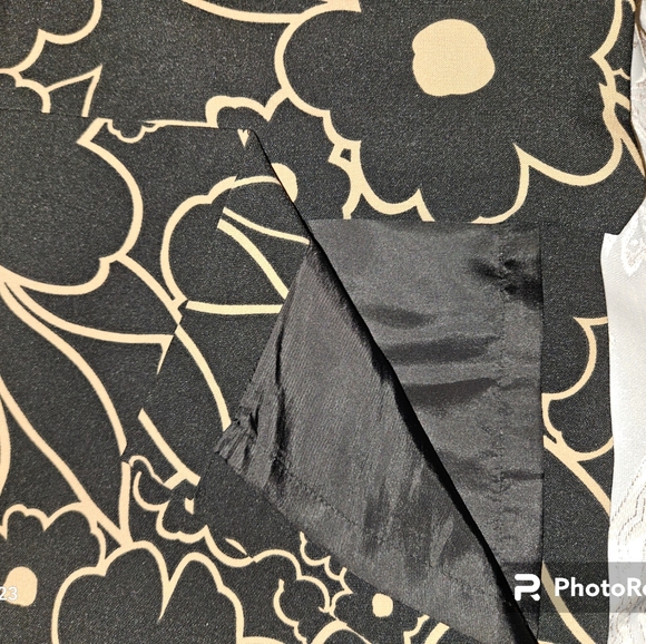 Nine West Skirt, Size 10, Black, Tan, Flowered, lining inside, Slit In Back - Picture 4 of 7